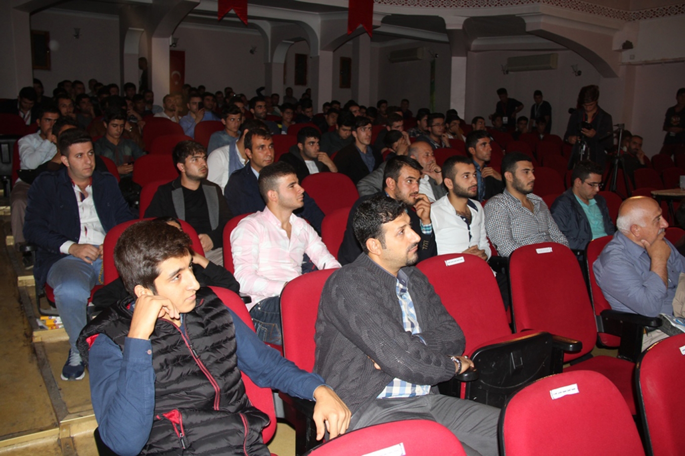 Mavera Derneği’nden gençlere yönelik konferans Mavera Derneği’nden gençlere yönelik konferans